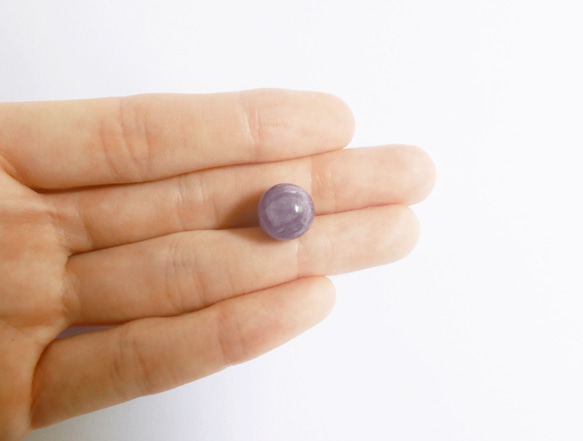 條紋紫水晶圓球（直徑12毫米） 經過峇裡島僧侶祈禱淨化的天然石圓球，是實現愛情的治癒石，展現您的魅力。 第3張的照片