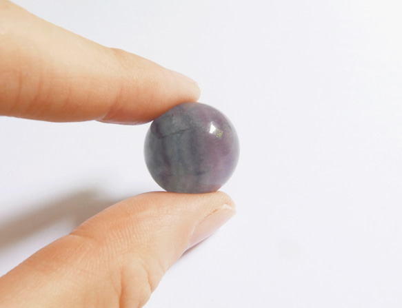螢石圓球（直徑20毫米） 經巴厘島僧侶祈禱淨化的天然石頭，有助於思想和想法的才華綻放的石頭。 第4張的照片