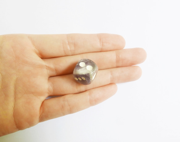 •✼送料無料✼•アメジストのダイス・迷った時の道しるべ ༺バリ島の僧侶の祈祷＆浄化 •☆• 魅力を引き出す恋愛成就の石༻ 3枚目の画像