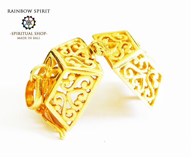 ・✼純金加工✼・幸運を呼ぶスクエア型のガムランボール ༺揺らすとシャラン♪癒しの音色が響く♪•*•ヒーリングペンダント༻