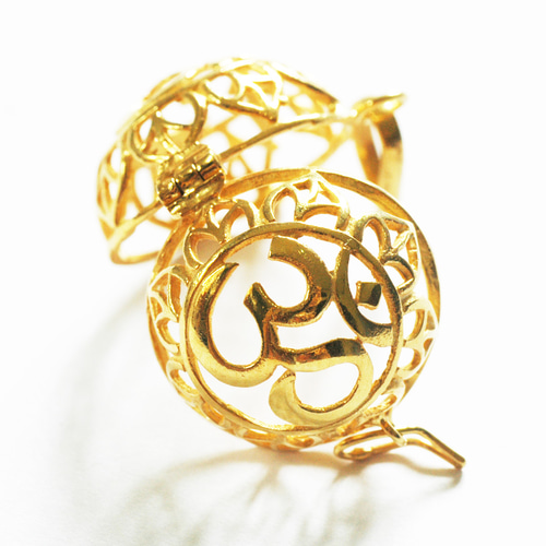 ✼純金加工✼幸運を呼ぶバリ島の神・OMのガムランボール ༺揺らすと