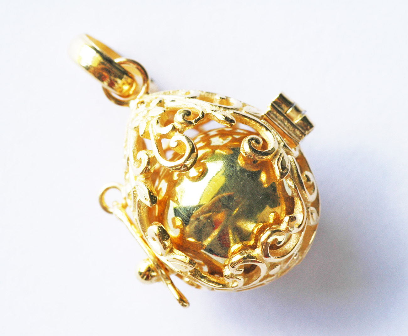 ・✼純金加工✼・幸運を呼ぶ卵型のガムランボール ༺揺らすとシャラン♪優しく癒しの音色が響く♪•*•ヒーリングペンダント༻