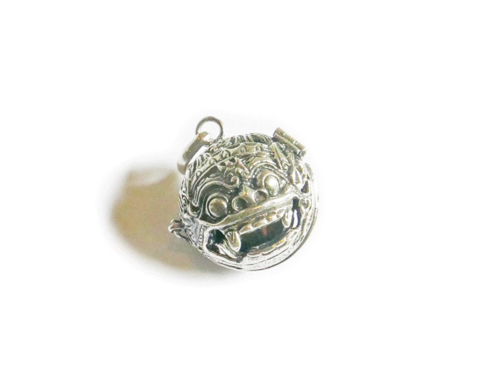 ✼シルバー925✼ 天然石アクセサリー・タイガーアイのペンダント༺ぱかりと開けられる•*•幸運を呼ぶ聖なるバロン༻メンズ