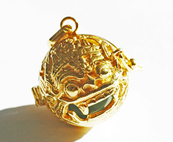 ★送料無料［GOLD K24RGP］バリ島の神様「バロン」の中身が取り出せる純金コーティングペンダント（アベンチュリン） 2枚目の画像