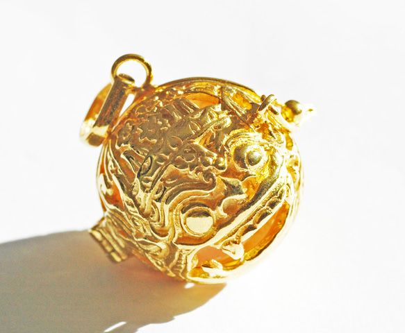 ★送料無料［GOLD K24RGP］バリ島の神様「バロン」の中身が取り出せる純金コーティングペンダント（ローズクォーツ） 1枚目の画像