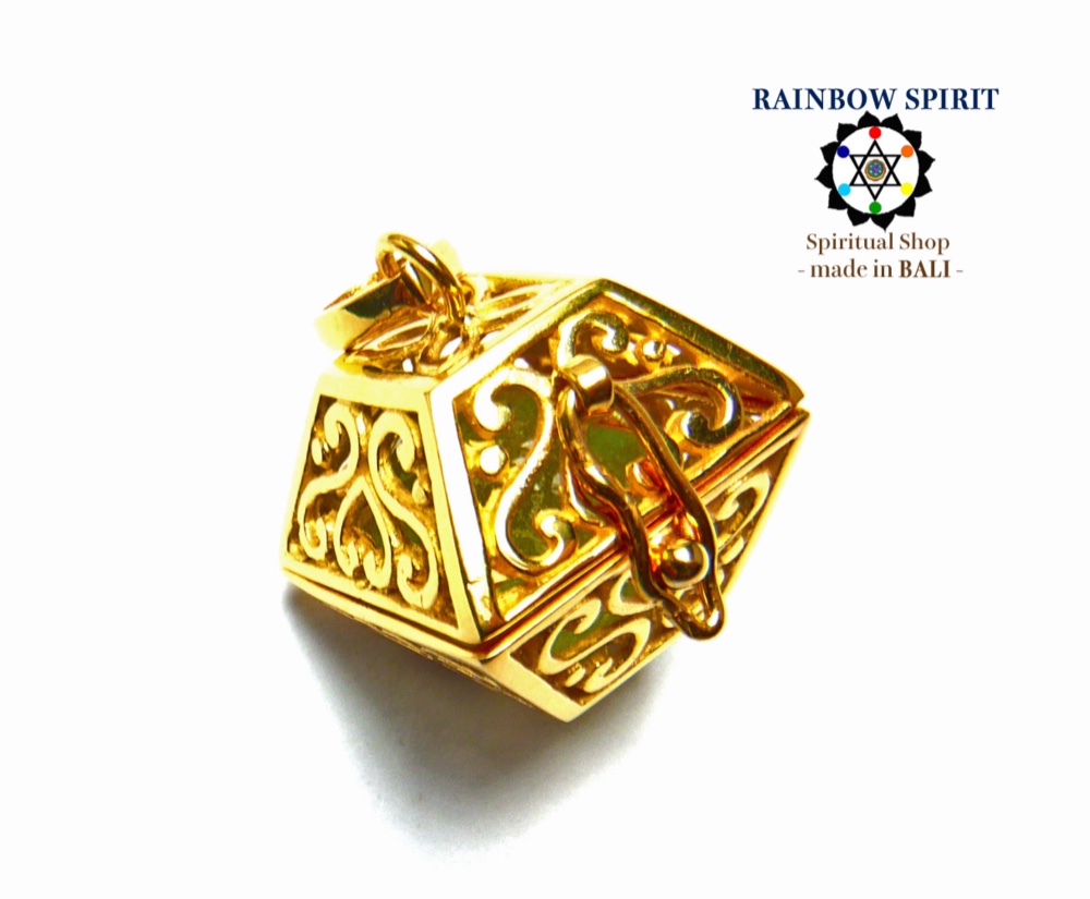 ✼純金加工✼天然石アクセサリー・フローライトのペンダントトップ༺ぱかりと開けられる•*•ハートのスクエアボックス型宝箱༻