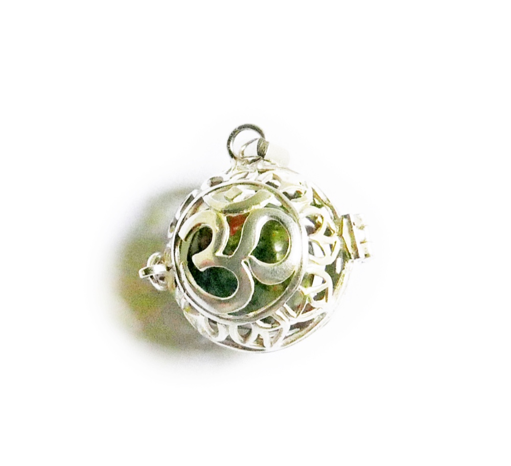 ✼シルバー925✼ 天然石アクセサリー・ウナカイトのペンダント༺ぱかりと開けられる•*•宇宙と繋げるOM・バリ島の神様༻ 4,200円