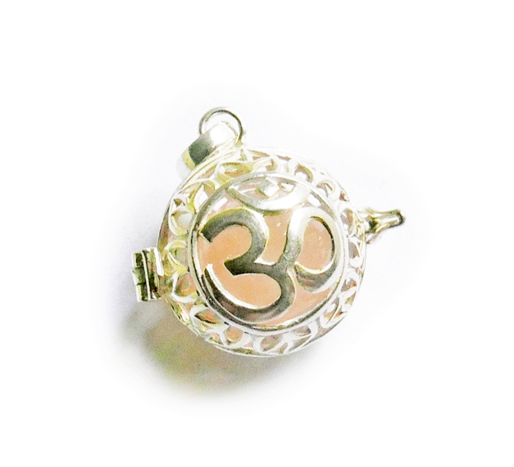 ✼シルバー925✼ 天然石アクセサリー・ローズクォーツのペンダント༺ぱかりと開けられる✿宇宙と繋げるOM・バリ島の神様༻