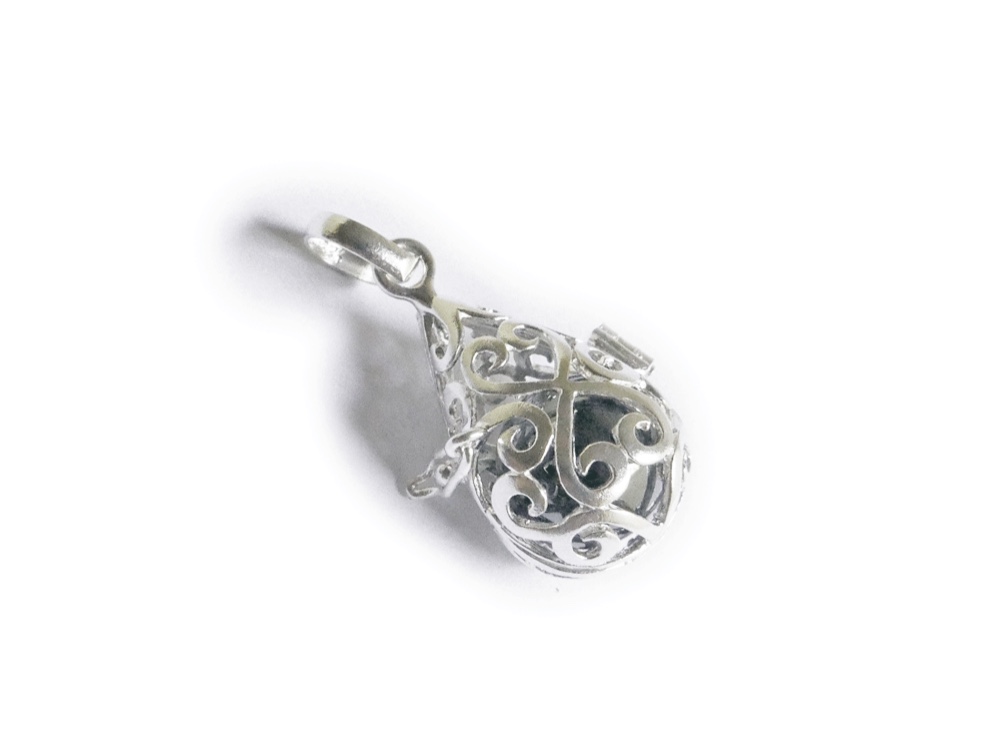 ✼シルバー925✼天然石・ヘマタイトのペンダントトップ༺ぱかりと開けられる•*•エレガントなハートのドロップ型༻誕生日