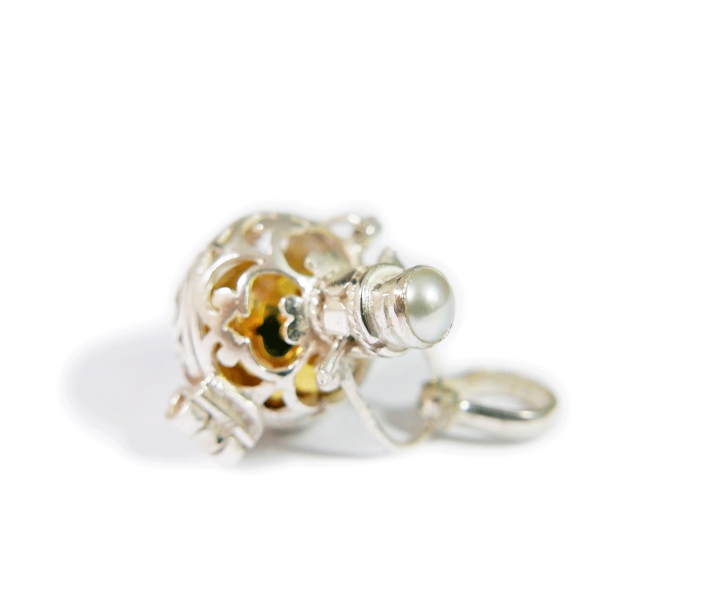 ✼プラチナ加工✼真珠のガムランボール/6月誕生石༺揺らすとシャラン♪優しく癒しの音色が響く♪•*•ヒーリングペンダント༻