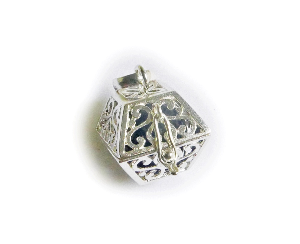 ✼プラチナ加工✼アメジストのペンダントトップ༺ぱかりと開けられる•*•ハート模様スクエア型༻天然石アクセサリー/誕生日