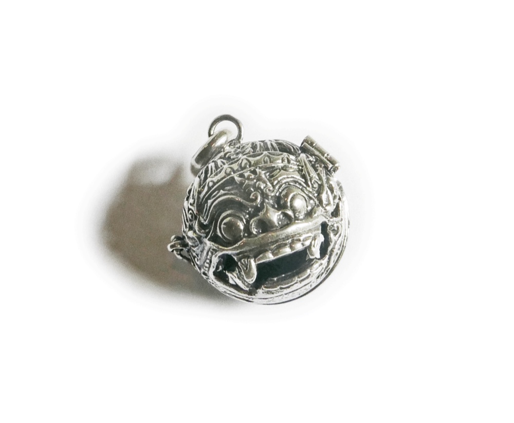 ✼プラチナ加工✼スノウフレイクオブシディアンのペンダントトップ༺ぱかりと開けられる•*•幸運を呼ぶ聖なるバロン༻天然石