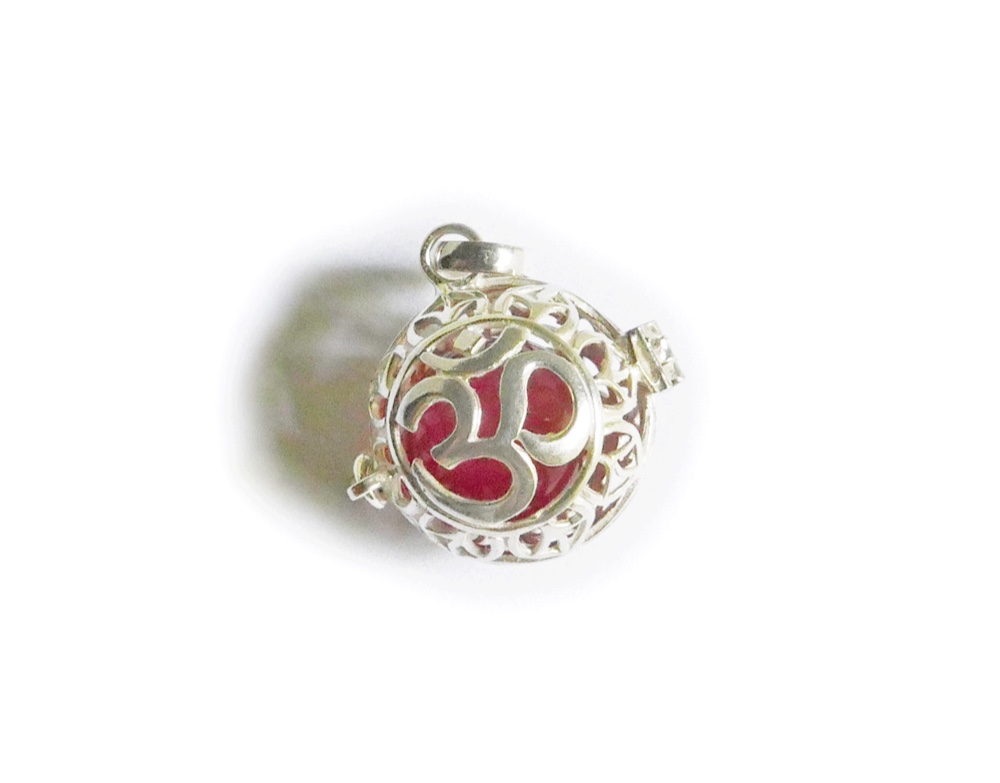 ✼プラチナ加工✼カーネリアンのペンダントトップ༺ぱかりと開けられる•*•宇宙と繋げるバリ島の神様OM༻天然石アクセサリー
