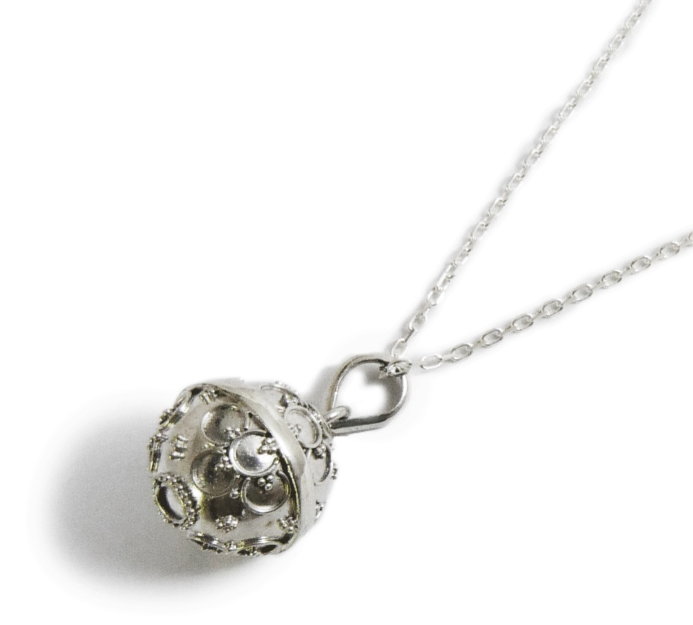 ✼プラチナ加工✼宇宙のスパイラル模様のガムランボール/12mm༺揺らすとシャラン♪癒しの音色•*•ヒーリングネックレス༻