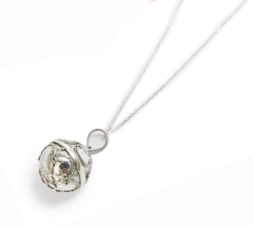 ・✼プラチナ加工✼・波模様のガムランボール/18mm༺揺らすとシャラン♪癒しの音色が響く♪•*•ヒーリングネックレス༻