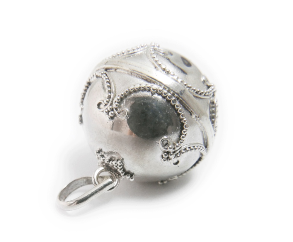 ・✼プラチナ加工✼・波模様のガムランボール/18mm༺揺らすとシャラン♪癒しの音色が響く♪•*•ヒーリングネックレス༻