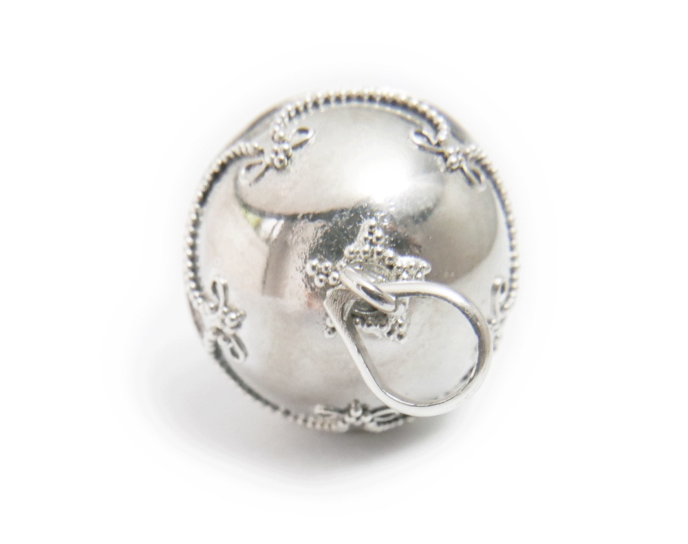 ・✼プラチナ加工✼・波模様のガムランボール/18mm༺揺らすとシャラン♪癒しの音色が響く♪•*•ヒーリングネックレス༻