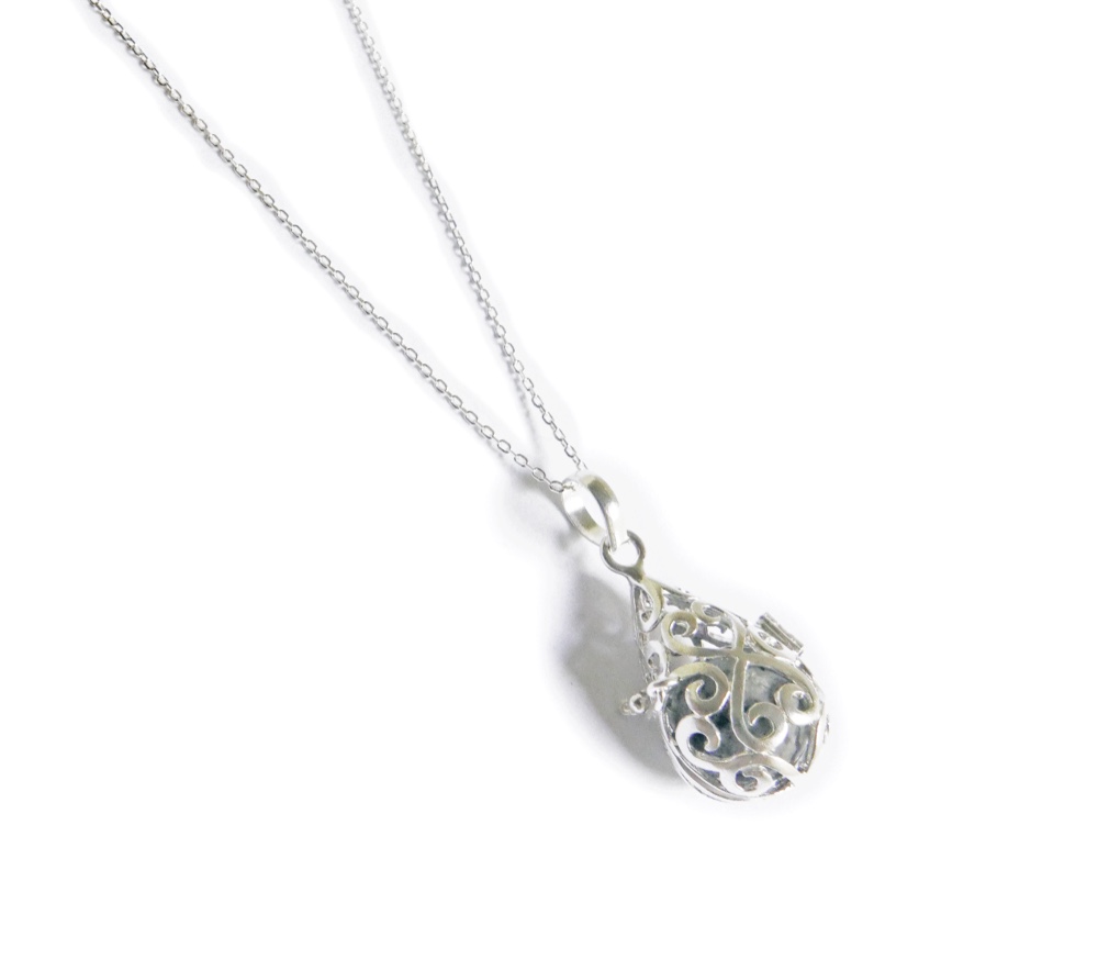 ✼シルバー925✼スノウフレイクオブシディアンのネックレス༺ぱかりと開けられる•*•エレガントなハートドロップ型༻天然石