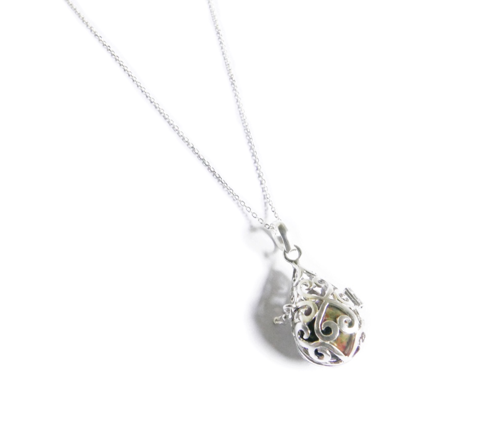 ✼プラチナ加工✼ウナカイトのネックレス༺ぱかりと開けられる•*•エレガントなドロップ型༻天然石アクセサリー/ハート模様