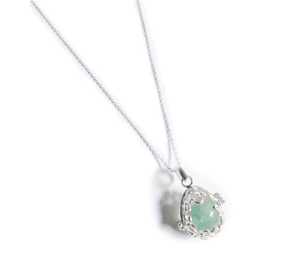 ✼プラチナ加工✼フローライトのネックレス༺ぱかりと開けられる•*•エレガントな卵型༻天然石アクセサリー/プレゼント/人気