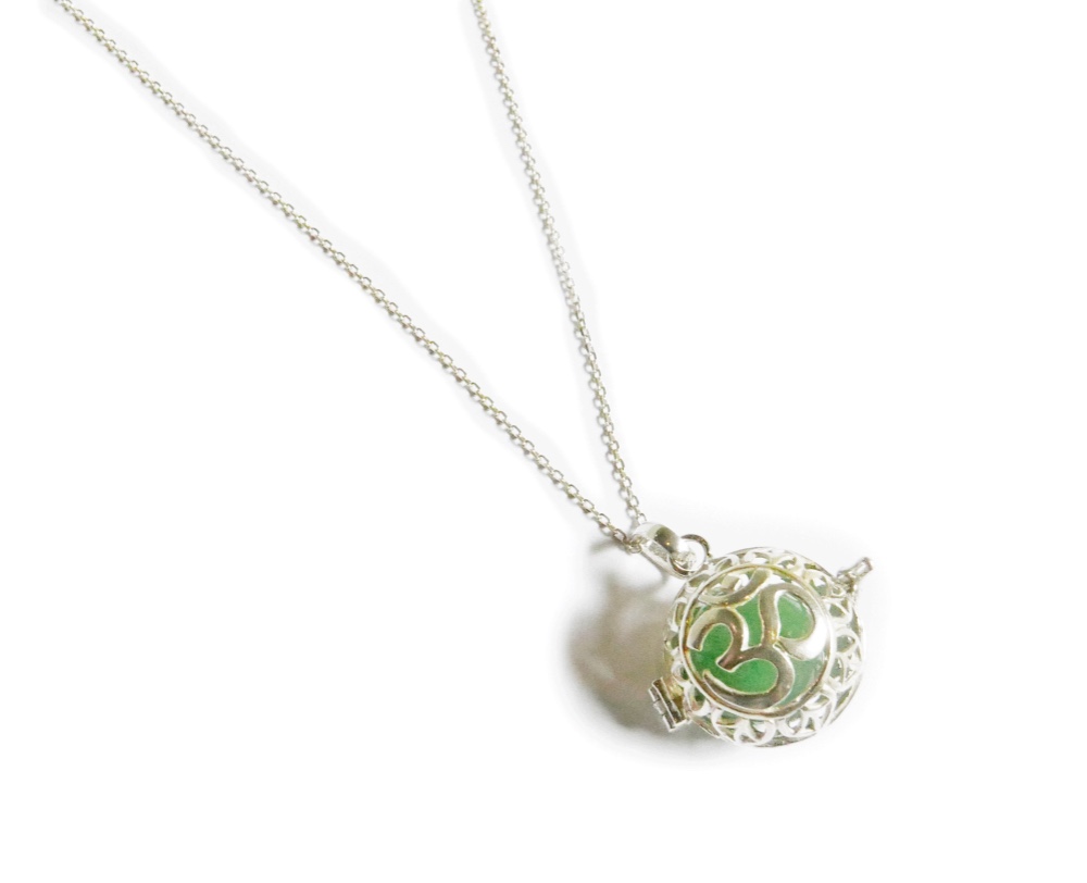 ✼シルバー925✼アベンチュリンのネックレス ༺ぱかりと開けられる•*•宇宙と繋げるOM・バリ島の神様༻天然石プレゼント