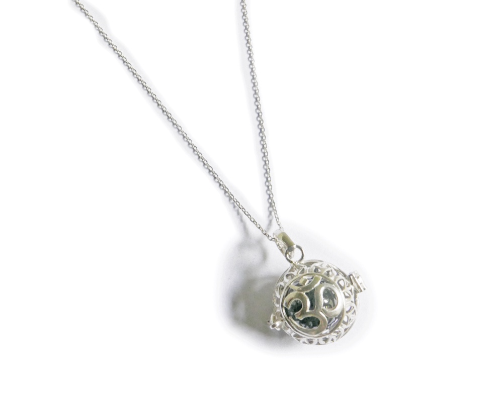 ✼シルバー925✼ヘマタイトのネックレス ༺ぱかりと開けられる•*•宇宙と繋げるOM・バリ島の神様༻天然石アクセサリー