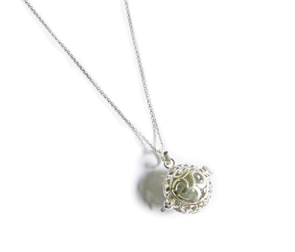 ✼プラチナ加工✼ラブラドライトのネックレス ༺ぱかりと開けられる•*•宇宙と繋げるOM・バリ島の神様༻天然石アクセサリー