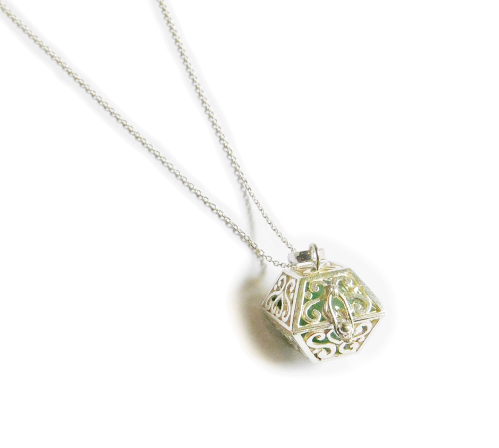 ✼シルバー925✼༺ぱかりと開けられる•*•アベンチュリンのネックレス༻ハート模様スクエア型/天然石アクセサリー/誕生日