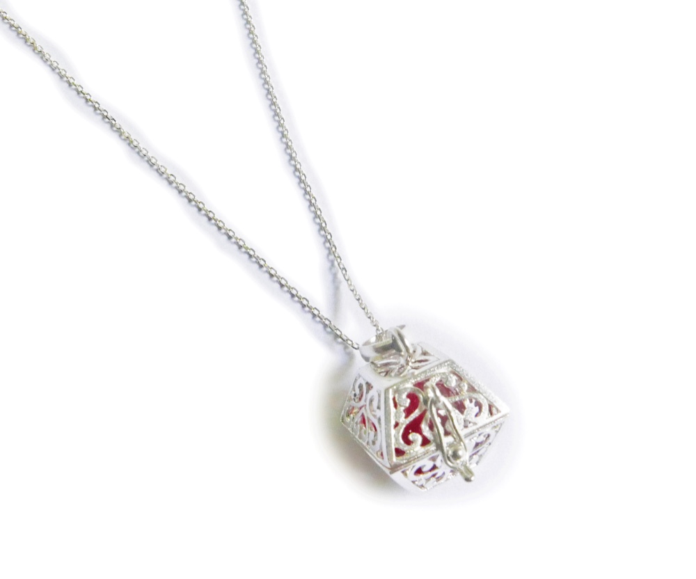 ✼シルバー925✼༺ぱかりと開けられる•*•カーネリアンのネックレス༻ハート模様スクエア型/天然石アクセサリー/誕生日