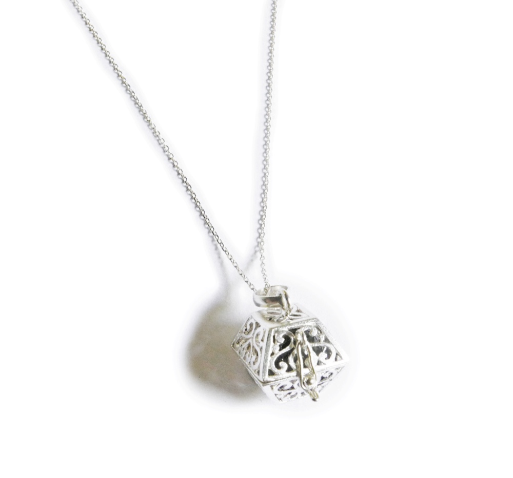 ✼シルバー925✼༺ぱかりと開けられる•*•スモーキークォーツのネックレス༻ハート模様スクエア型/天然石アクセサリー人気 5,460円