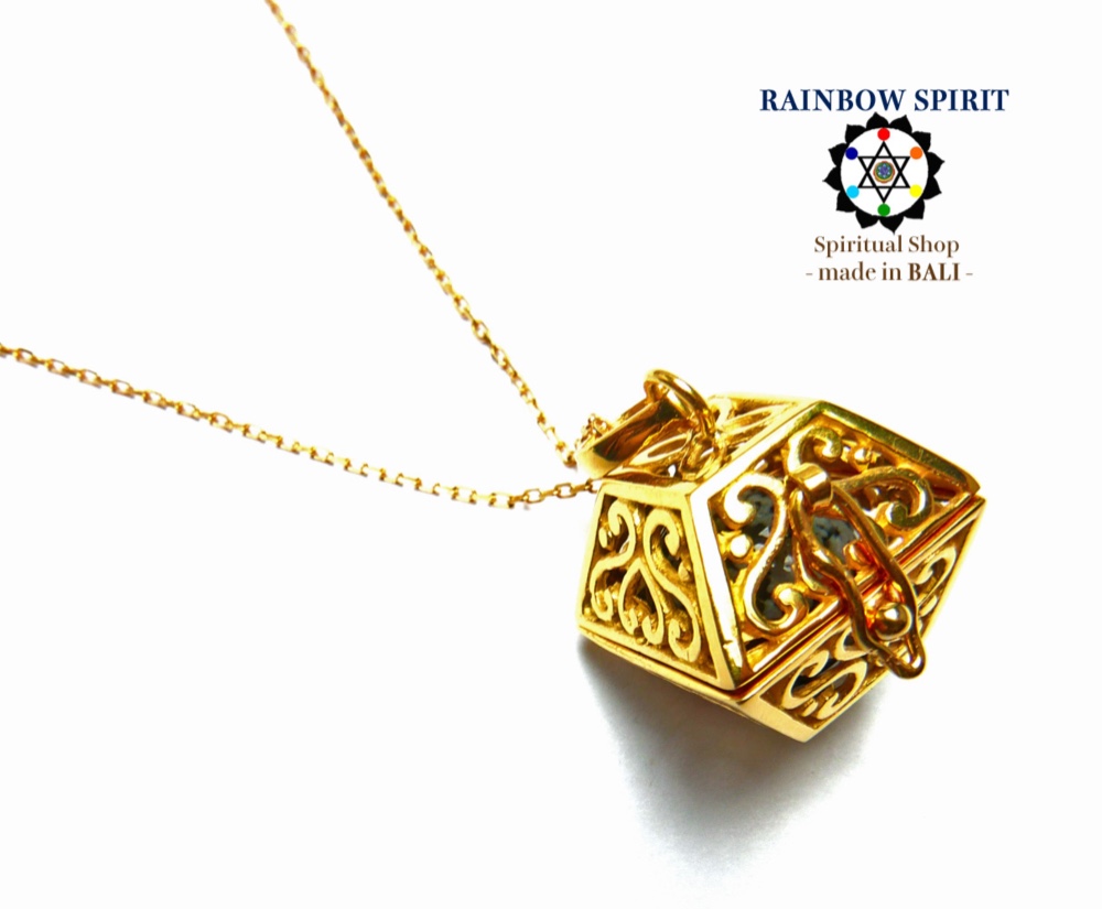 ✼純金加工✼༺ぱかりと開けられる•*•スノウフレイクオブシディアンのネックレス༻ハート模様スクエア型/天然石アクセサリー