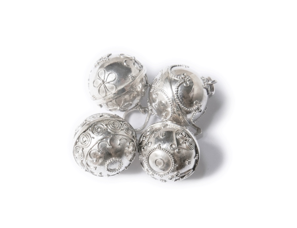 ✼プラチナ加工✼ガムランボール4個セット༺揺らすと癒しの音色•*•ヒーリングペンダント༻18mm/誕生日プレゼント記念日