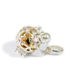 免運費★ 搖晃時發出舒緩聲音的治癒項鍊 [白金加工] 六月生日石珍珠製成的甘美蘭球 第2張的照片