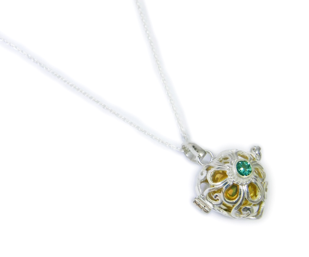 ［Silver925］エメラルドのガムランボール(ハート型／シンデレラ)★癒しの音色のするヒーリングネックレス★