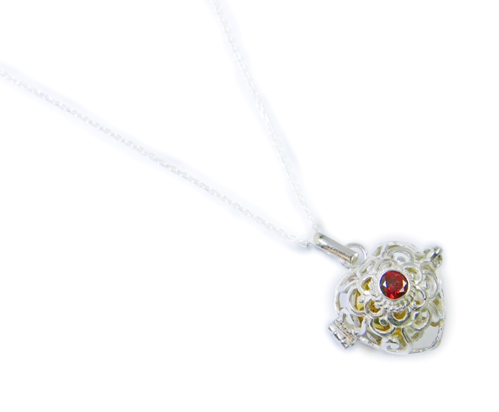 ［Silver925］ガーネットのガムランボール(ハート型／ラプンツェル)★癒しの音色のするヒーリングネックレス★