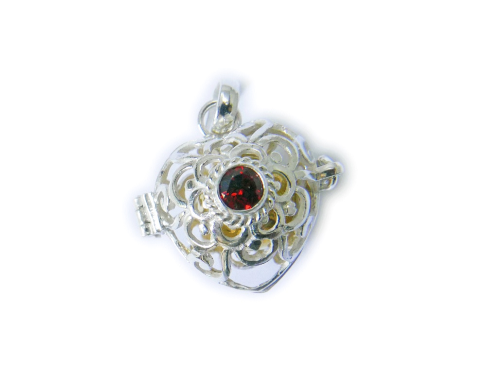 ［プラチナ加工］ガーネットのガムランボール(ハート型／ラプンツェル)★癒しの音色のするヒーリングペンダント★