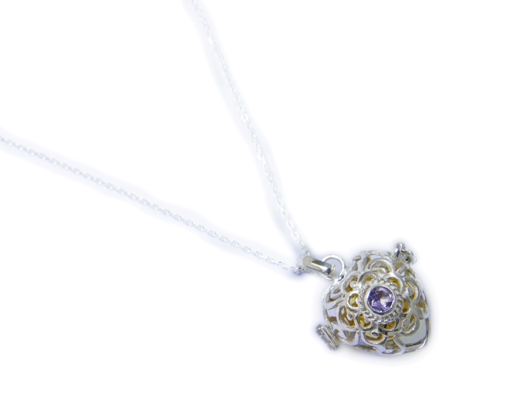 ［プラチナ加工］アメジストのガムランボール(ハート型／ラプンツェル)シャランと癒しの音色のするヒーリングネックレス