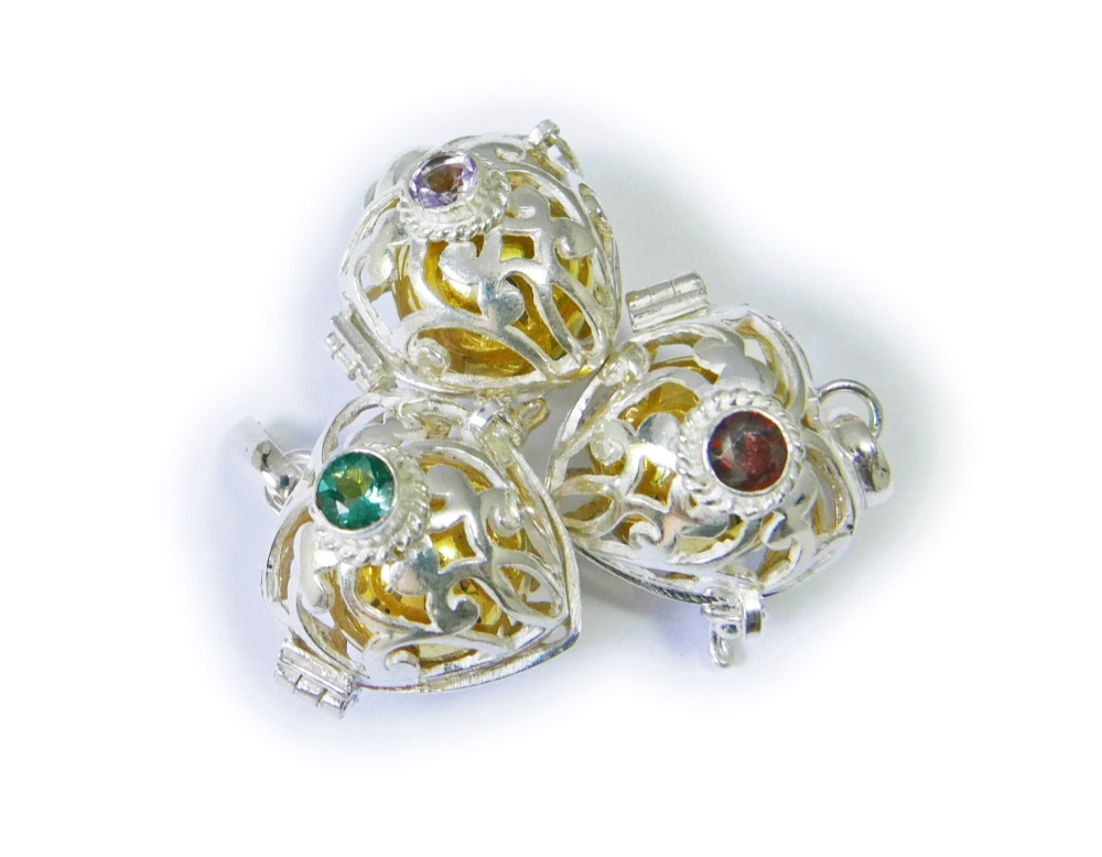 ［シルバー製］ガーネット＆アメジスト＆エメラルドガムランボール３つセット(ハート型／スノウホワイト)ヒーリングペンダント