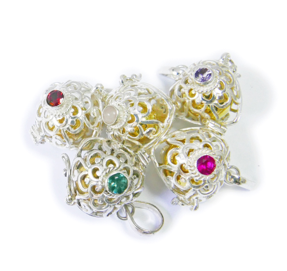 ［シルバー製］ガーネット＆アメジスト＆エメラルド＆ルビー＆ローズクォーツの５つセット(ハート型ペンダント／ラプンツェル)