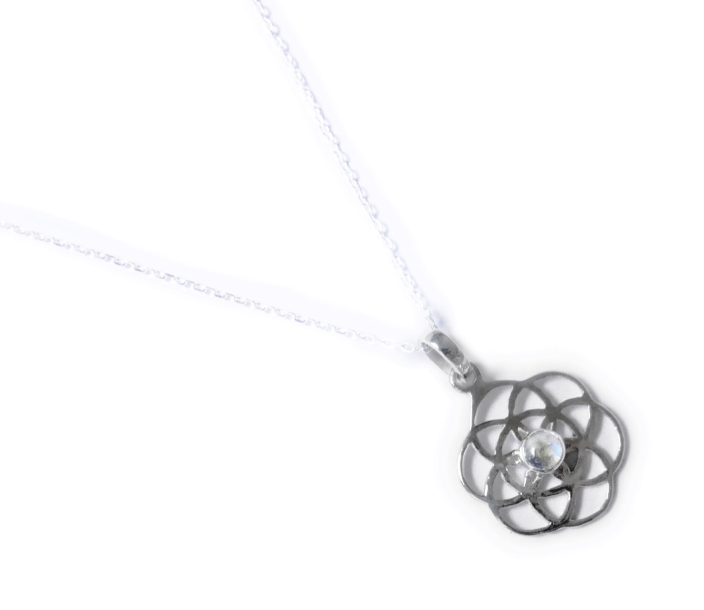 〔シルバー〕レインボームーンストーン・神聖幾何学/シードオブライフのネックレス✼༺魂と調和•*•ヒーリングエネルギー༻