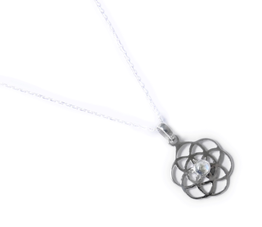 プラチナ加工✼レインボームーンストーン・神聖幾何学シードオブライフのネックレス✼༺魂と調和•*•ヒーリングエネルギー༻