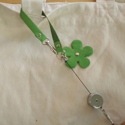 皮革鑰匙扣（帶有可伸縮的線軸和皮帶）＃花綠色真皮[定做] 第2張的照片