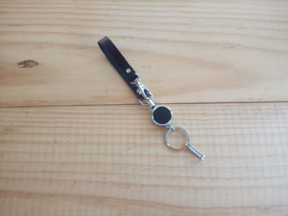 皮革鑰匙扣（帶可伸縮的捲線器和皮帶）＃花 - 黑色皮革【訂購生產】 第5張的照片