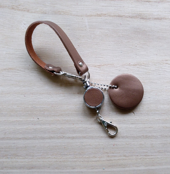 皮革鑰匙鏈（帶可伸縮卷線器和帶子）#Metallic brown 真皮 [定做] 第7張的照片