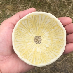 牡丹花　豆鉢　（黄） 1枚目の画像