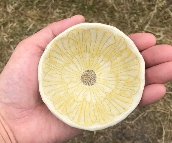 牡丹花　豆鉢　（黄） 1枚目の画像
