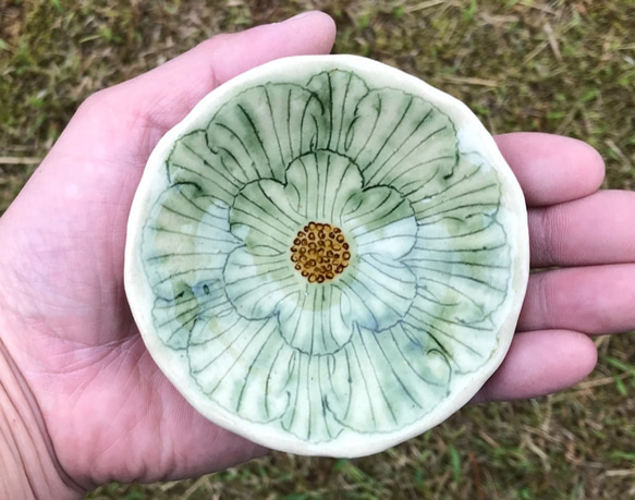牡丹花　豆鉢　（緑） 1枚目の画像