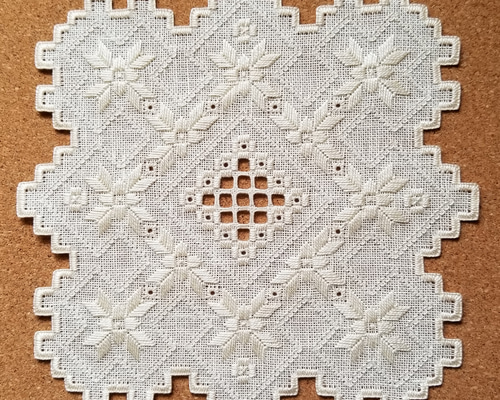 受注制作】北欧ハーダンガー刺繍 テーブルリネン ハンドメイド