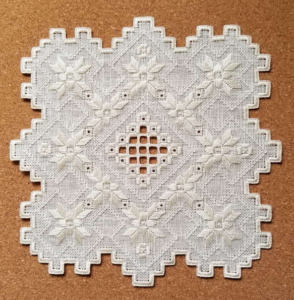 受注制作】北欧ハーダンガー刺繍 テーブルリネン ハンドメイド