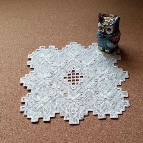 受注制作】北欧ハーダンガー刺繍 テーブルリネン ハンドメイド